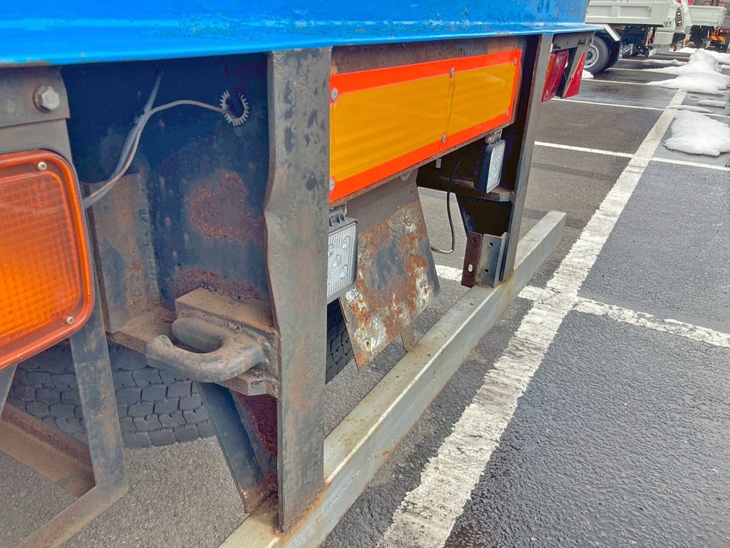 助手席側メインフレーム後端にヘコミがあります。|日通  NT27R001の写真28