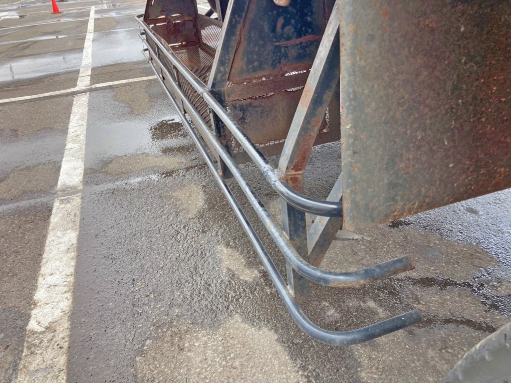 助手席側サイドバンパーに曲がりがあります。|日通  NT27R001の写真34