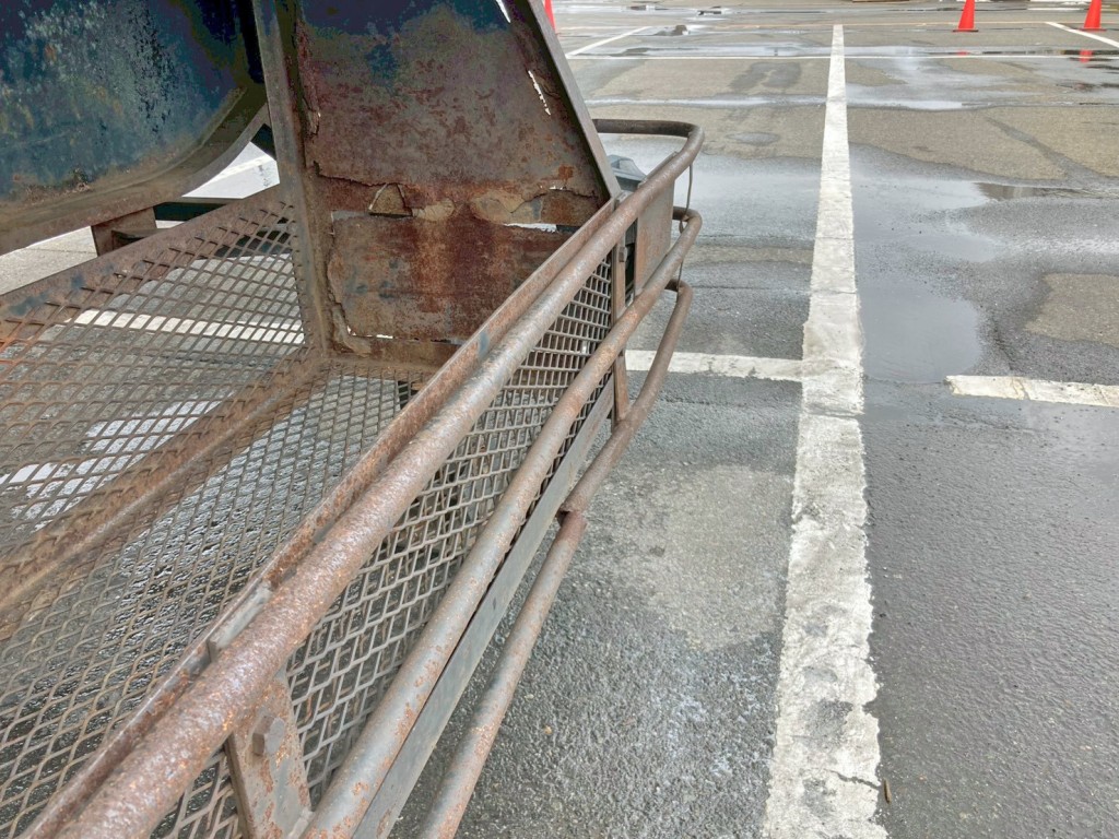 運転席側サイドバンパー前方に曲がりがあります。|日通  NT27R001の写真38