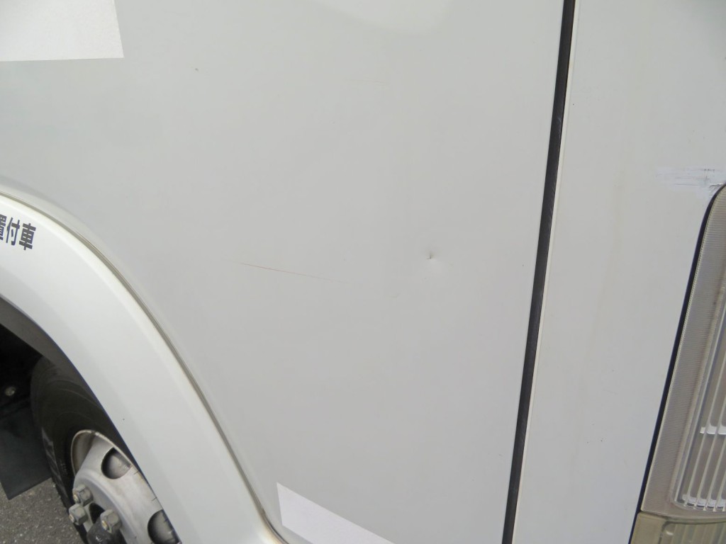 運転席側ドアに小さいヘコミがあります。|いすゞ フォワード PKG-FRR90S2(2WD)の写真72
