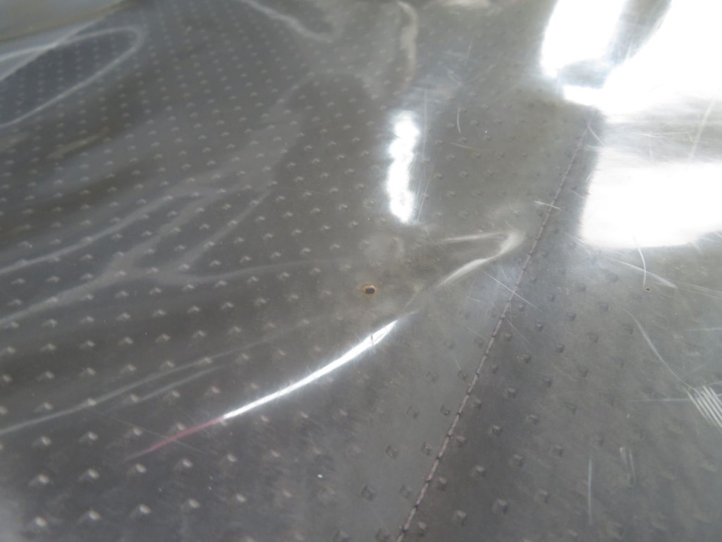 シート上部のビニールに焦げ跡があります。|いすゞ フォワード PKG-FRR90S2(2WD)の写真86