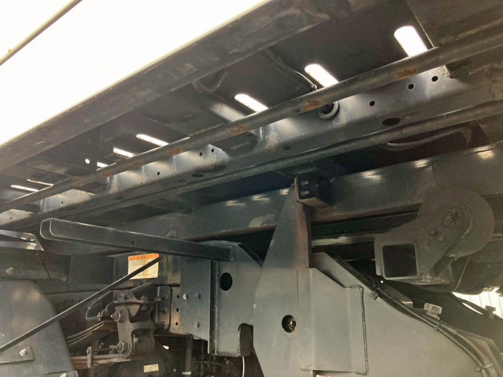 シャーシとネタの状態です。(縦ネタ・横ネタは鉄製です)|三菱 キャンター 2PG-FEB80(2WD)の写真6