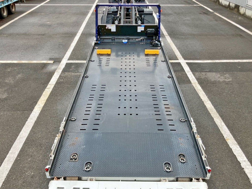 床は鉄板です。|三菱 キャンター 2PG-FEB80(2WD)の写真9