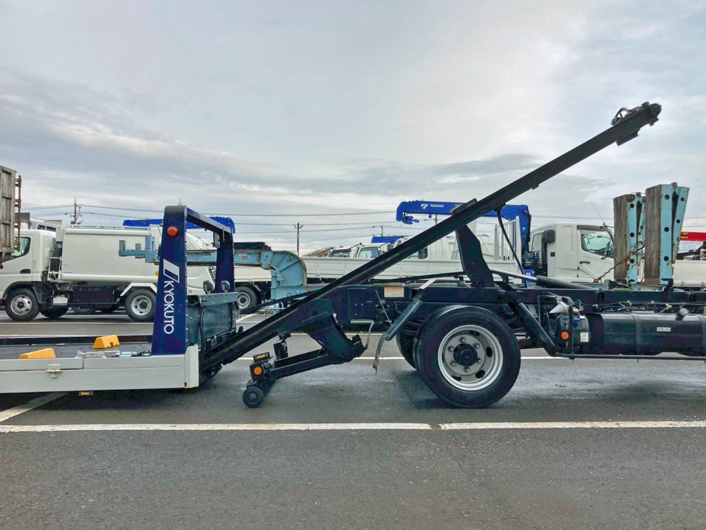 三菱 キャンター 2PG-FEB80(2WD)の写真14