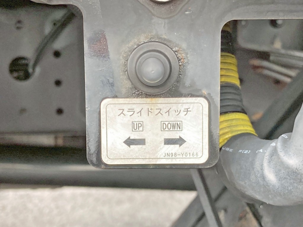 ボディースライドの操作スイッチです。|三菱 キャンター 2PG-FEB80(2WD)の写真21