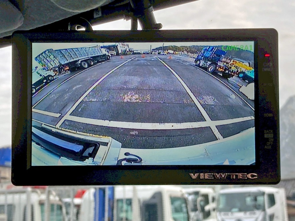 液晶バックモニター付きです。|三菱 キャンター 2PG-FEB80(2WD)の写真26