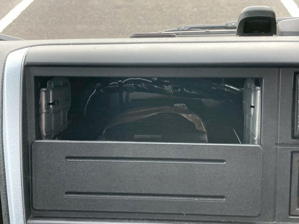 コンソールボックスが欠品しています。|三菱 キャンター 2PG-FEB80(2WD)の写真27