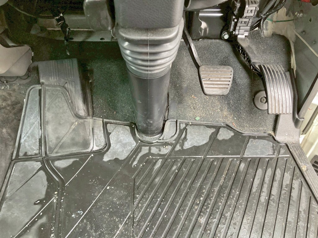 2ペダル仕様です。|三菱 キャンター 2PG-FEB80(2WD)の写真29