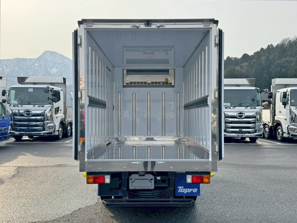 門口周りはステンレス製です。|日野 デュトロ 2KG-XZC605M(2WD)の写真12