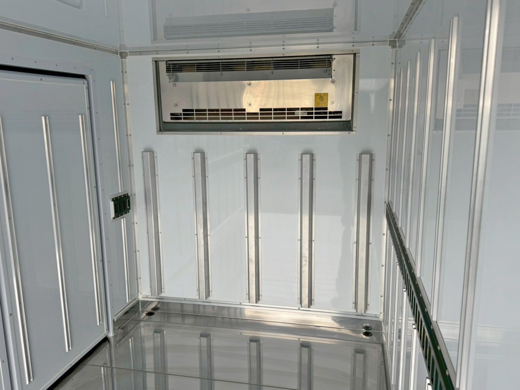 冷凍機の吹き出し口です。|日野 デュトロ 2KG-XZC605M(2WD)の写真14