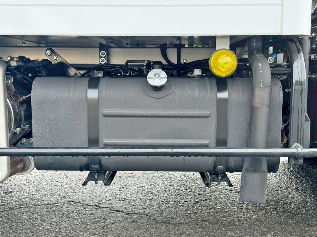 燃料タンクは80Lです。|日野 デュトロ 2KG-XZC605M(2WD)の写真21