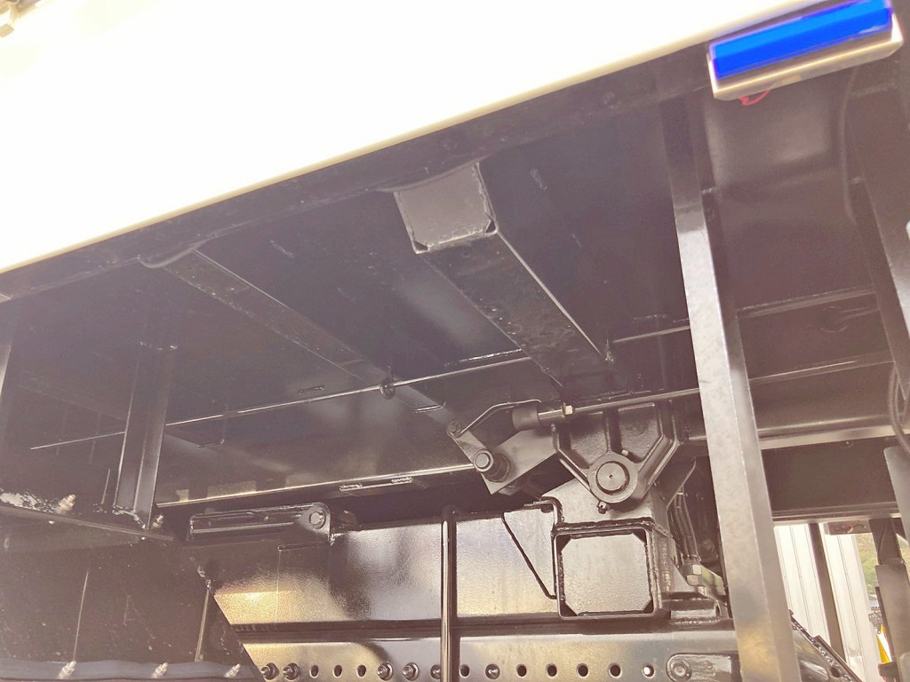 シャーシとネタの状態です。(縦ネタ・横ネタは鉄製です)|日野 プロフィア 2DG-FS1AJEの写真6