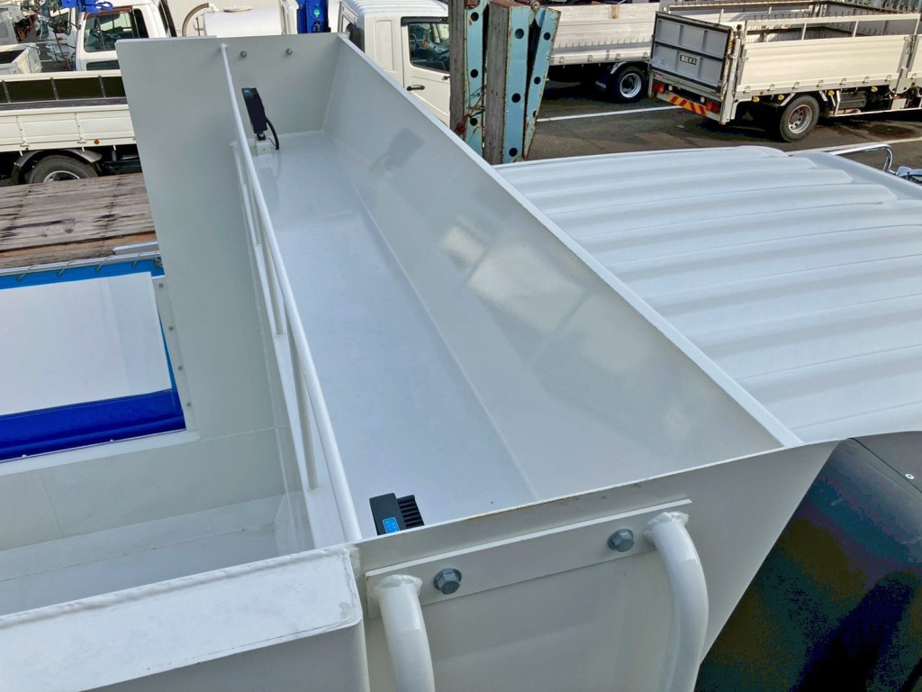 シートデッキの状態です。|日野 プロフィア 2DG-FS1AJEの写真13