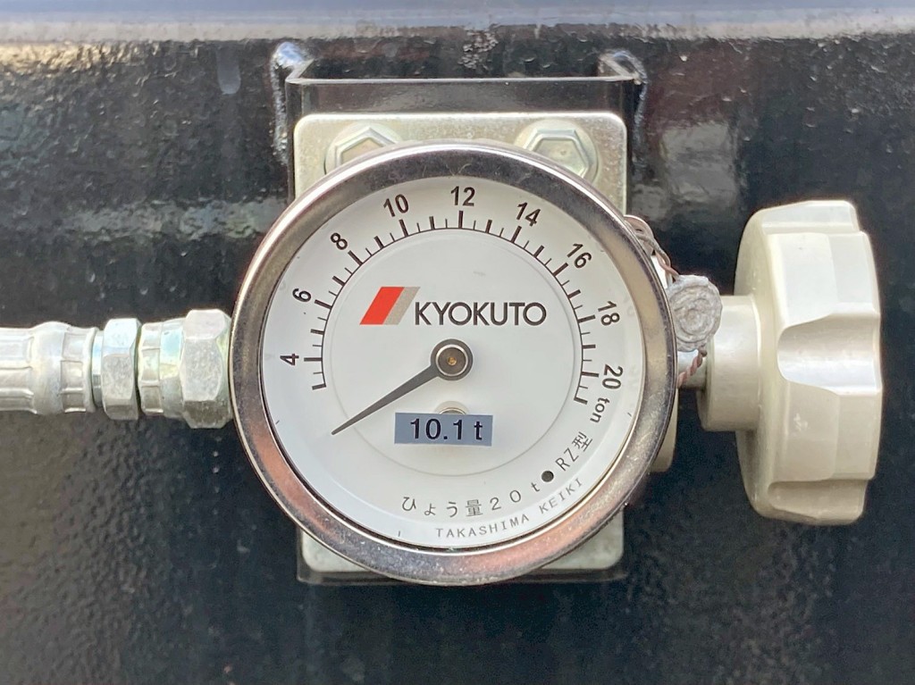 自重計です。|日野 プロフィア 2DG-FS1AJEの写真18