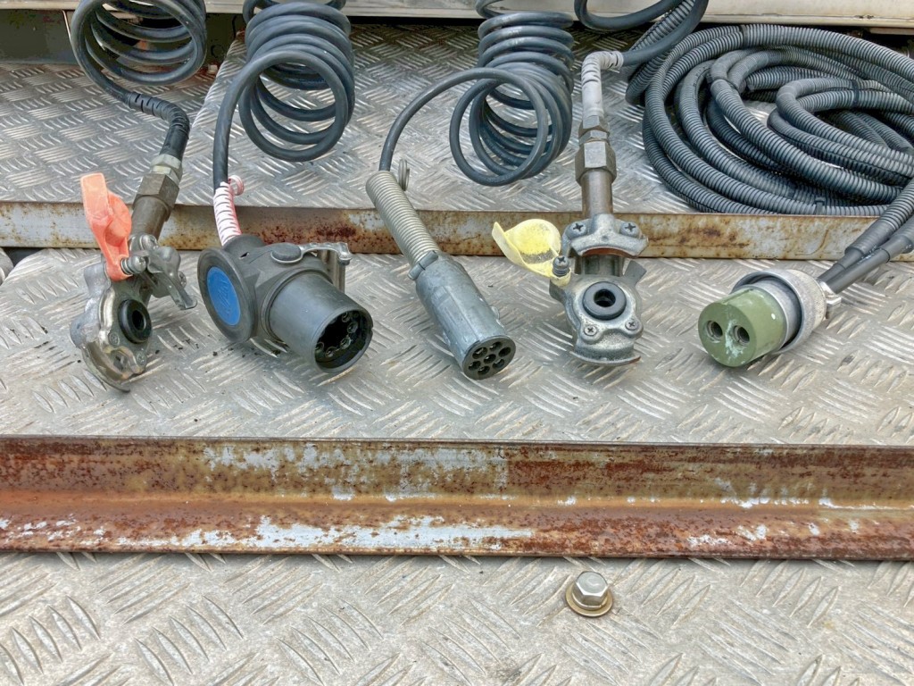 接続コネクター類です。|三菱 スーパーグレート 2RG-FP74HERの写真16