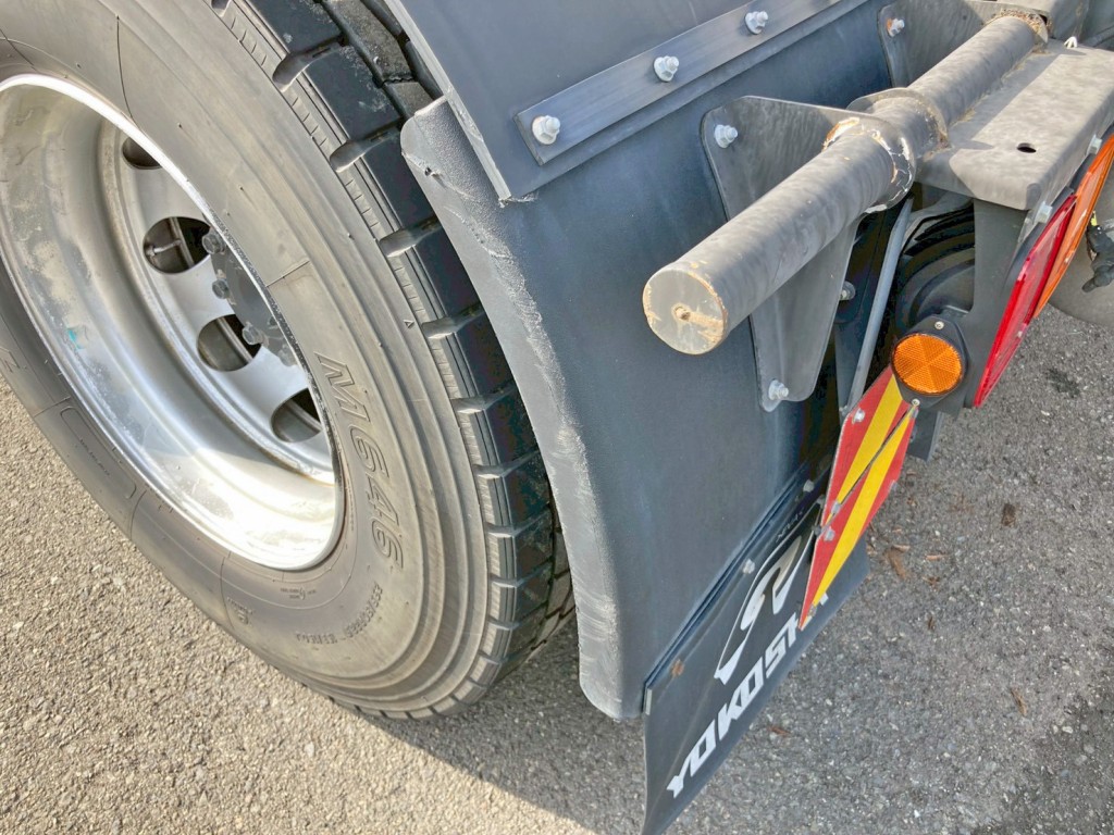 助手席側リヤフェンダー側面にキズがあります。|三菱 スーパーグレート 2RG-FP74HERの写真28