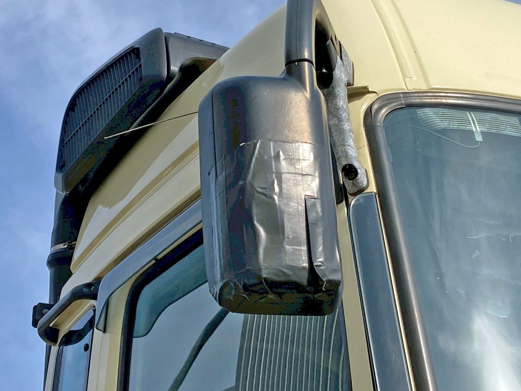 運転席側サイドミラーカバーに割れがあります。|三菱 スーパーグレート 2RG-FP74HERの写真33