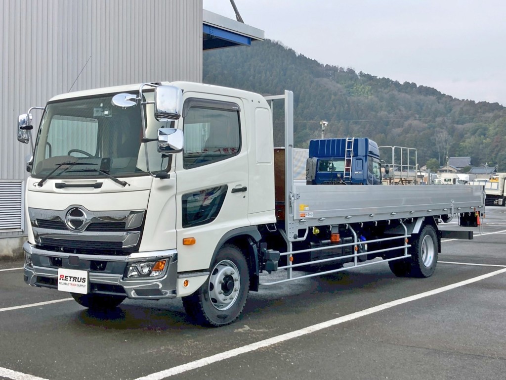 フロント周り、メッキパーツで飾っています。|日野 レンジャー 2KG-FE2ACAの写真1