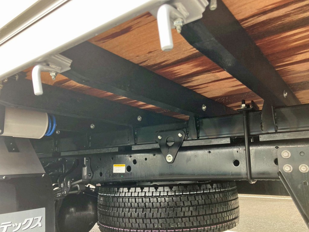 シャーシとネタの状態です。(縦ネタは鉄製・横ネタは木製です)|日野 レンジャー 2KG-FE2ACAの写真6