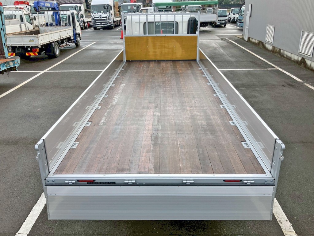 床は板張りです。|日野 レンジャー 2KG-FE2ACAの写真8