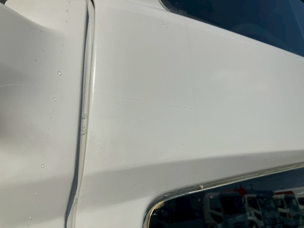 助手席側ドアにキズ・ヘコミ・ライン跡があります。|日野 プロフィア QPG-SH1EDDGの写真19