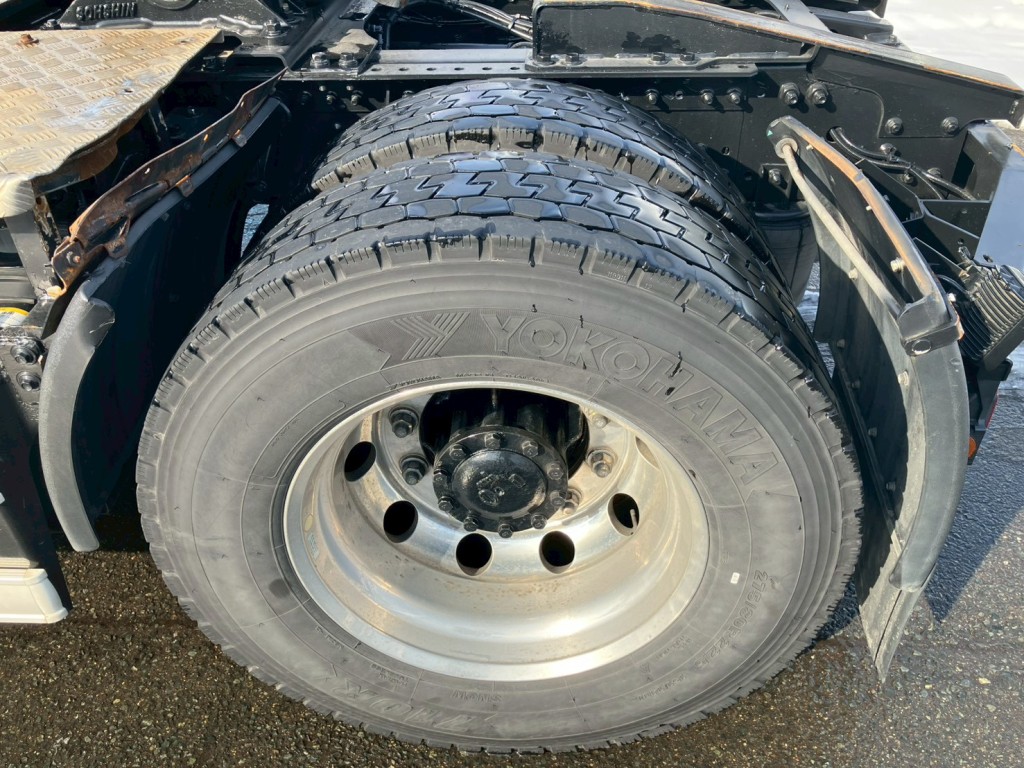 助手席側ラバーフェンダーが欠品しています。|日野 プロフィア QPG-SH1EDDGの写真23