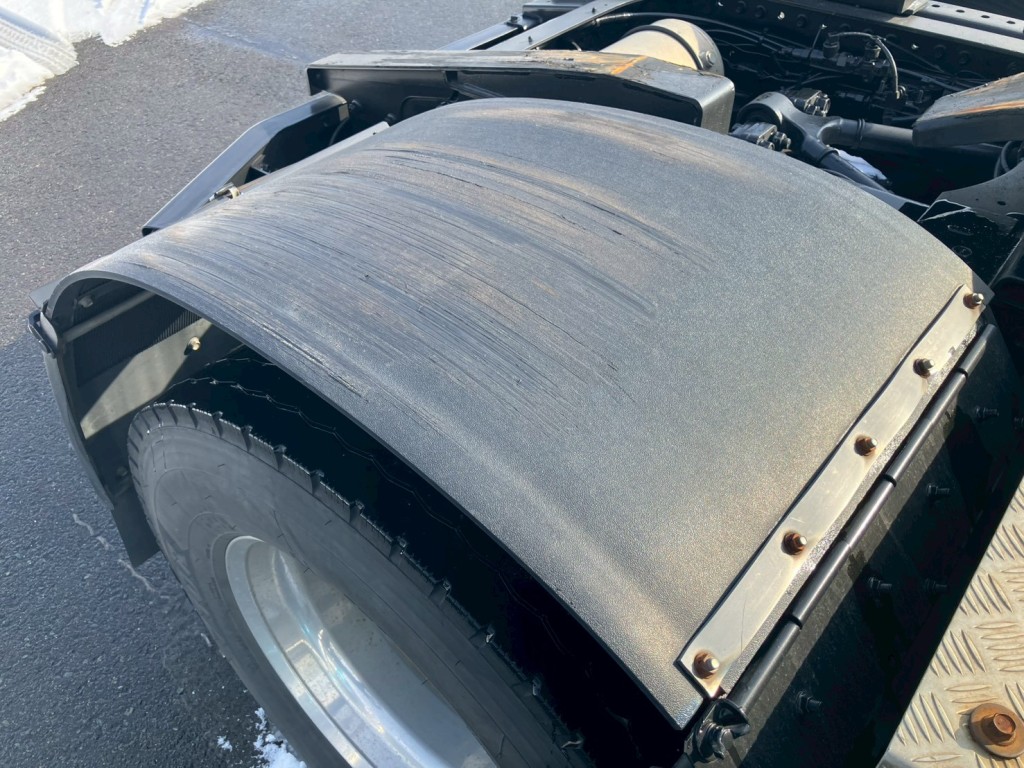 リアフェンダーにキズがあります。|日野 プロフィア QPG-SH1EDDGの写真27