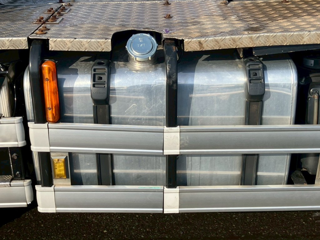 燃料タンクは390Lです。|日野 プロフィア QPG-SH1EDDGの写真32