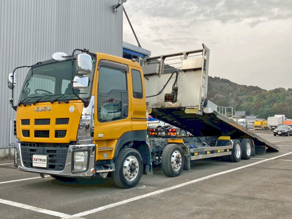 フロント周り、メッキパーツで飾っています。|いすゞ ギガ QKG-CYH77Aの写真1