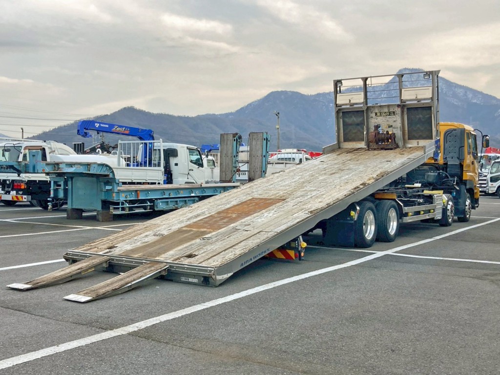 いすゞ ギガ QKG-CYH77Aの写真4