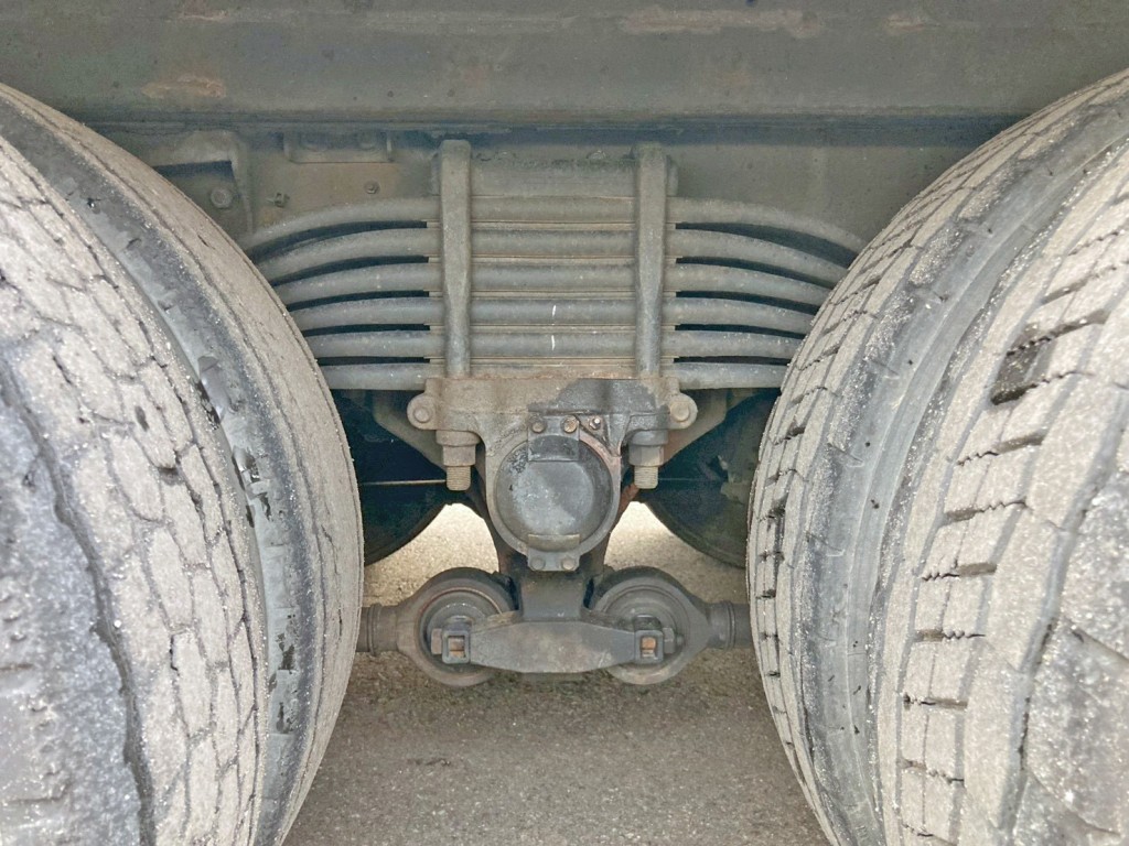 リーフサスです。|いすゞ ギガ QKG-CYH77Aの写真5