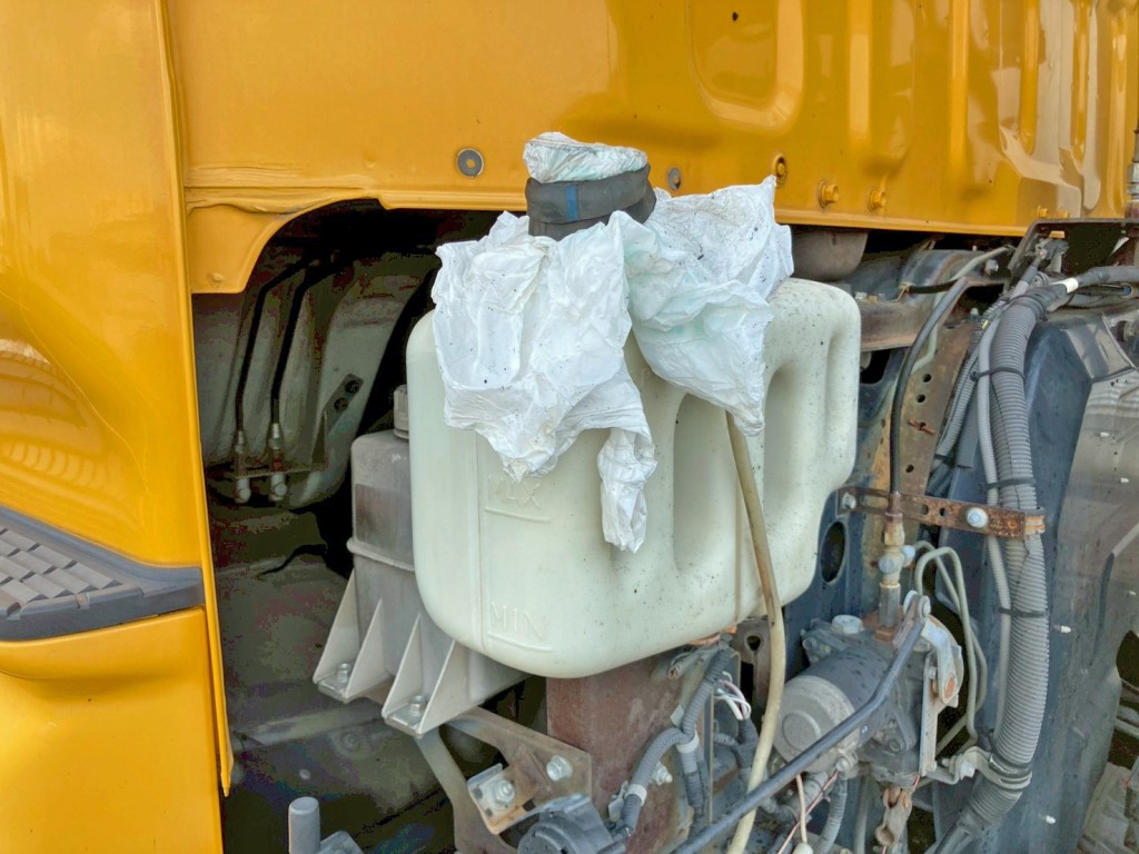 ラジエーターキャップが欠品しています。|いすゞ ギガ QDG-EXZ52AJの写真22