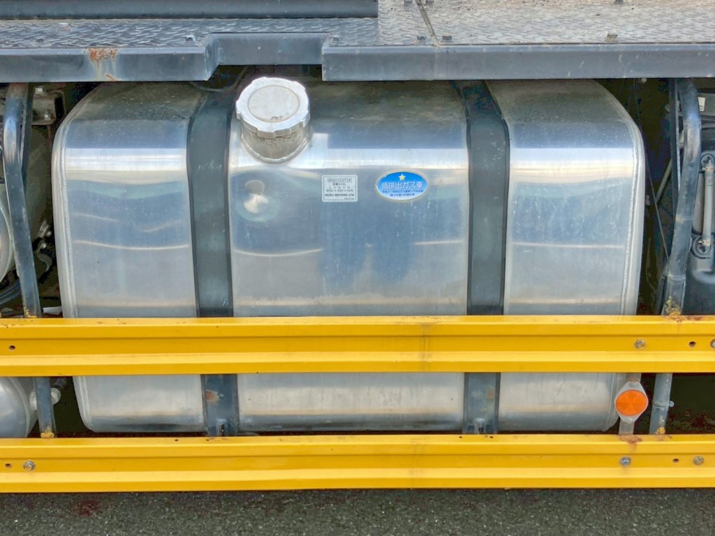 燃料タンクは400Lアルミ製です。|いすゞ ギガ QDG-EXZ52AJの写真26