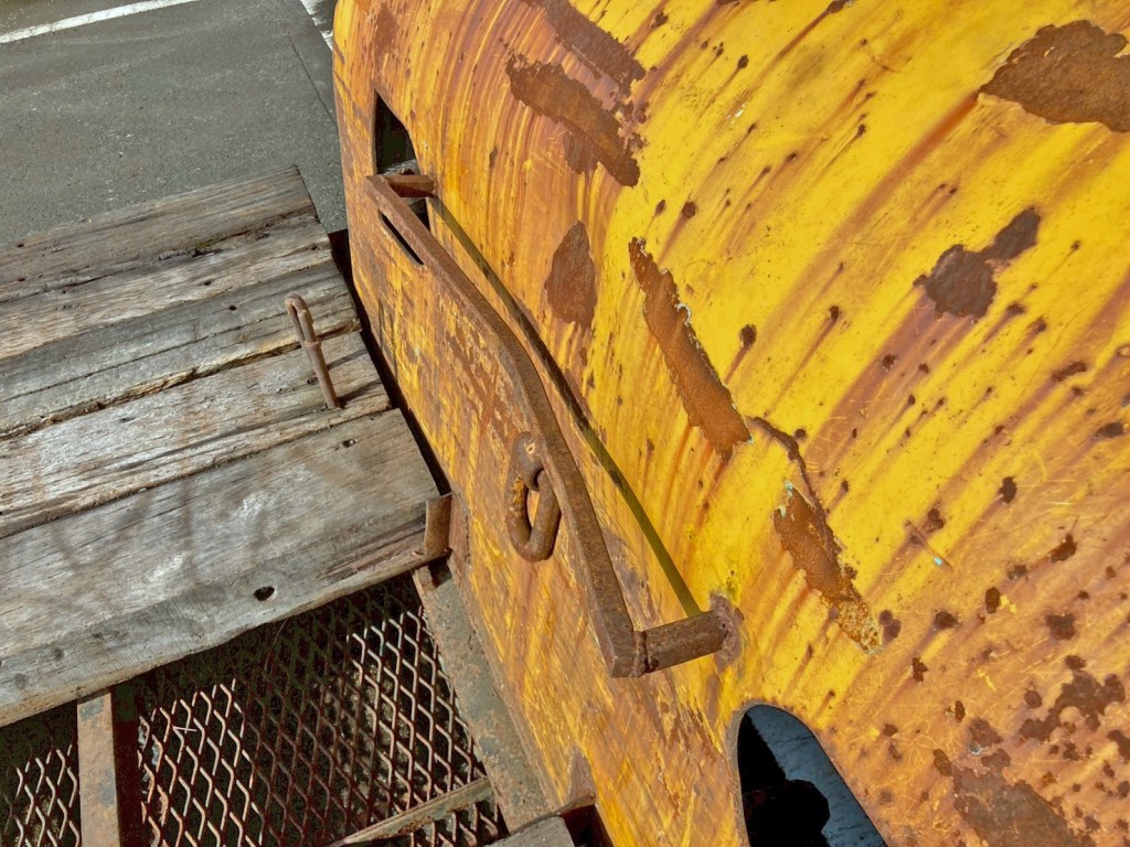 グースネック中央部にヘコミ、ステーに曲がりがあります。|東急 TD302-195の写真16