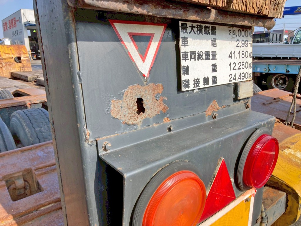 助手席側歩みに腐食・穴あきがあります。|東急  TD302-195の写真25