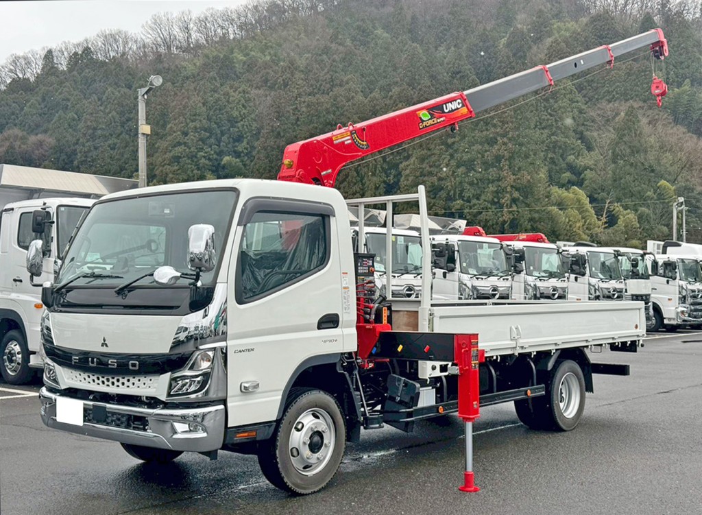 フロント周りメッキパーツで飾っています。|三菱 キャンター 2RG-FEB80(2WD)の写真1