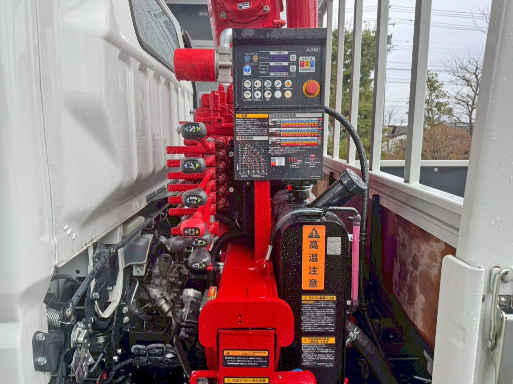 クレーンの操作レバーです。|三菱 キャンター 2RG-FEB80(2WD)の写真14