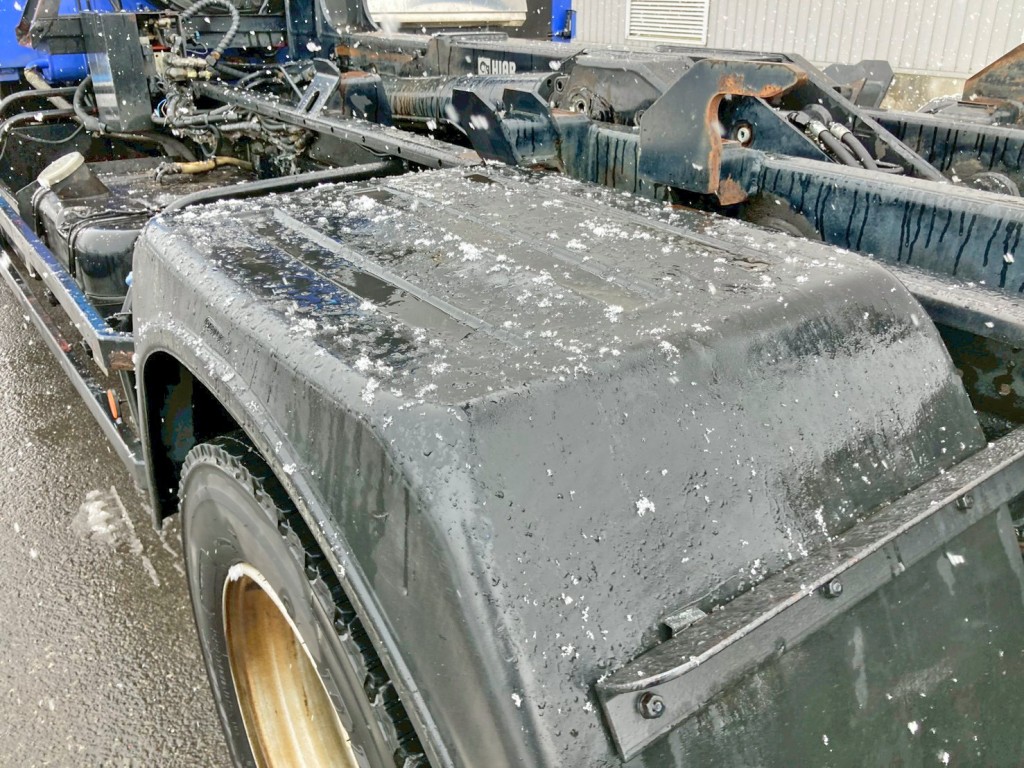 助手席側リヤフェンダー上部に少々ヘコミがあります。|三菱 ファイター TKG-FK62FYの写真27