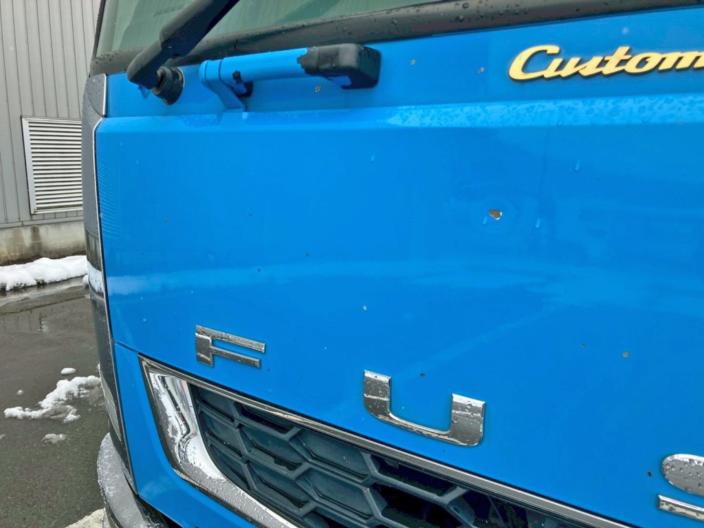 フロントパネル中央にキズ・サビがあります。|三菱 ファイター TKG-FK62FYの写真30