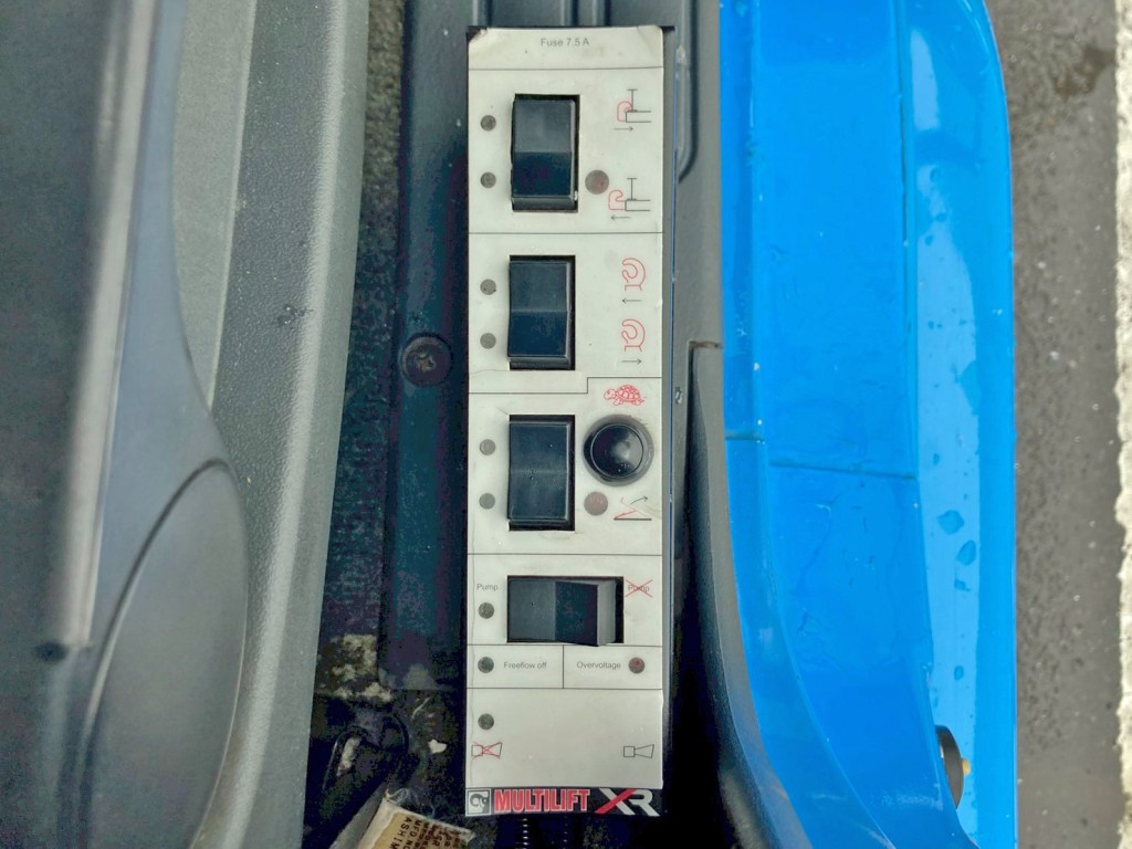 アームロールのコントローラーです。|三菱 ファイター TKG-FK62FYの写真35