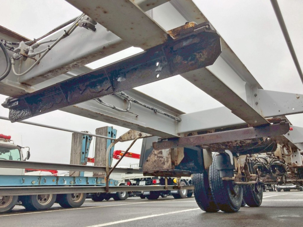 前後にステーが付いています。|フルハーフ KFKGF240Nの写真13