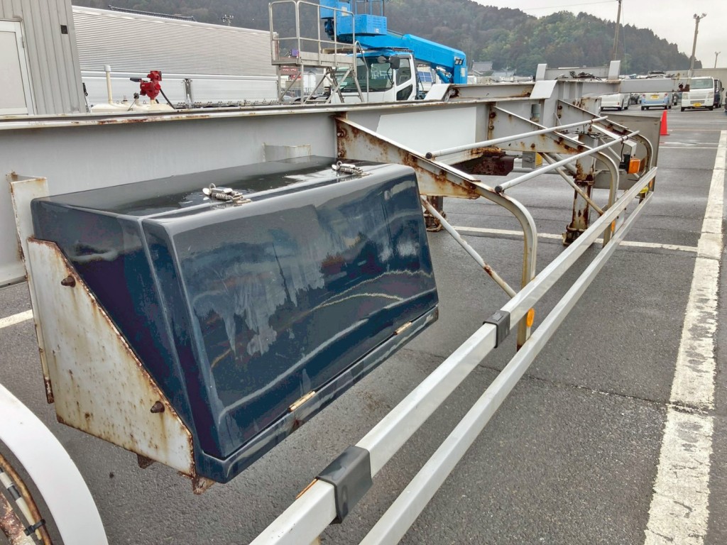 運転席側に工具箱が付いています。|フルハーフ KFKGF240Nの写真32