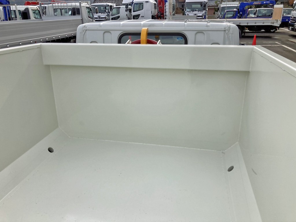 三菱 キャンター 2RG-FBAV0(2WD)の写真15