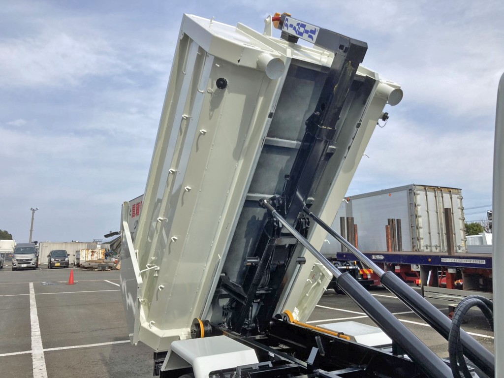 三菱 キャンター 2RG-FBAV0(2WD)の写真16