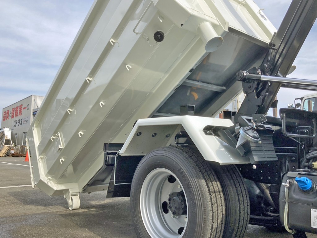 三菱 キャンター 2RG-FBAV0(2WD)の写真17