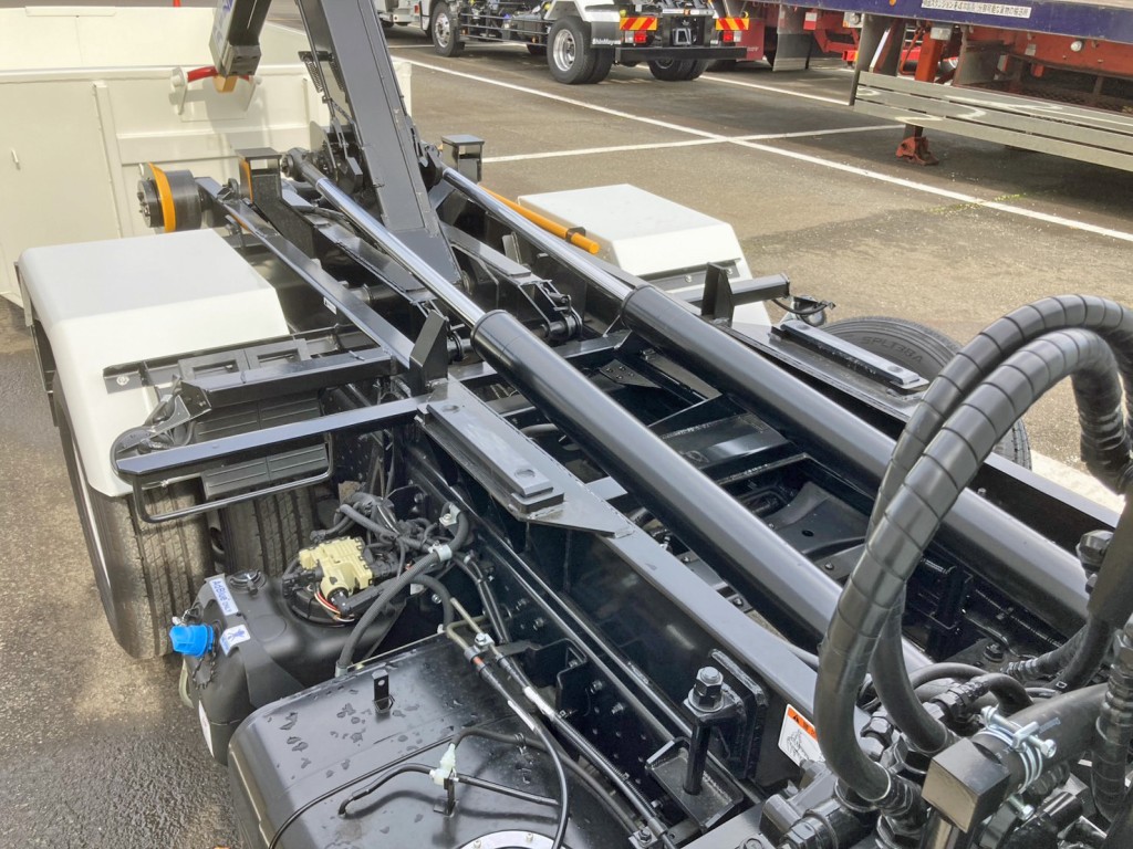 ツインシリンダーです。|三菱 キャンター 2RG-FBAV0(2WD)の写真19