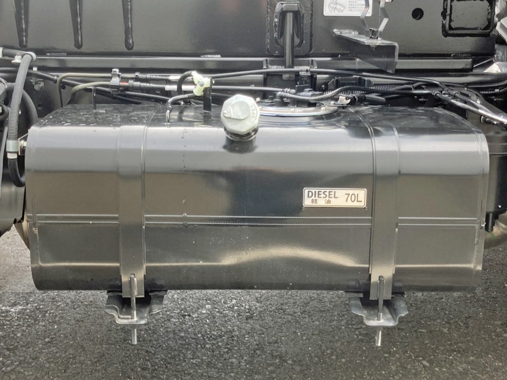 燃料タンクは70Lです。|三菱 キャンター 2RG-FBAV0(2WD)の写真24