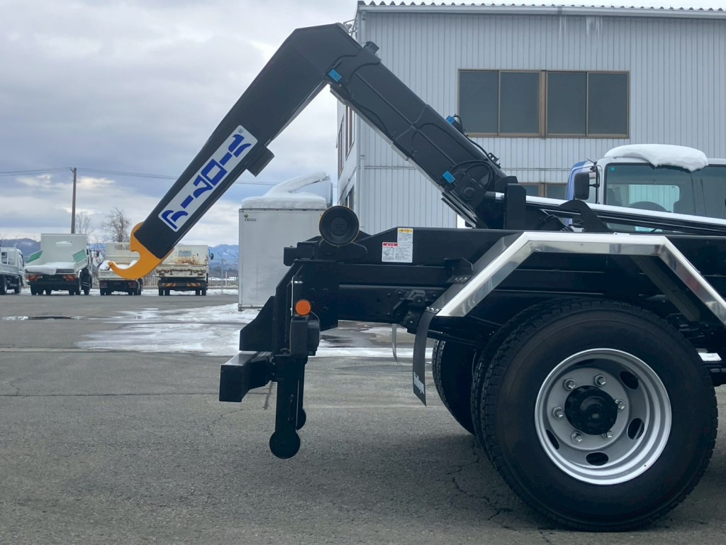 リアジャッキは手動式です。|三菱 ファイター 2KG-FK72F(2WD)の写真10