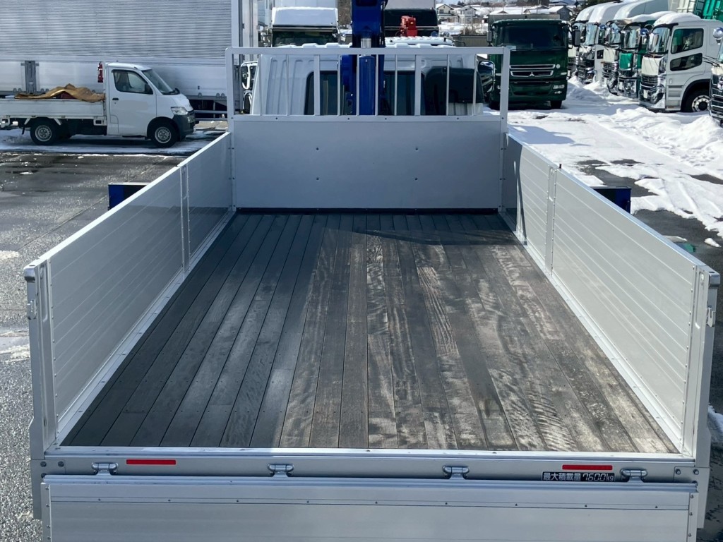 床は板張りです。|三菱 ファイター 2KG-FK62FZの写真8