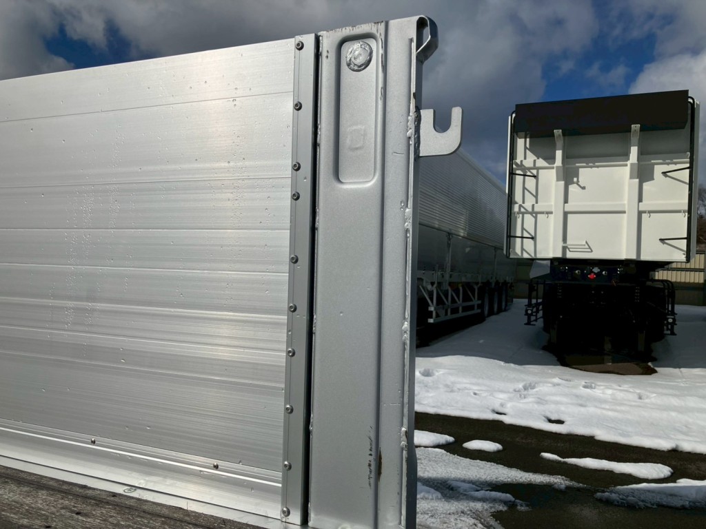 運転席側後方柱にキズがあります。|三菱 ファイター 2KG-FK62FZの写真13